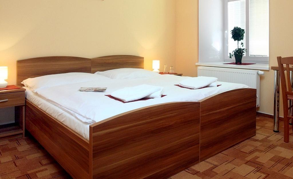 Pension Wallis Plzeň Exteriör bild